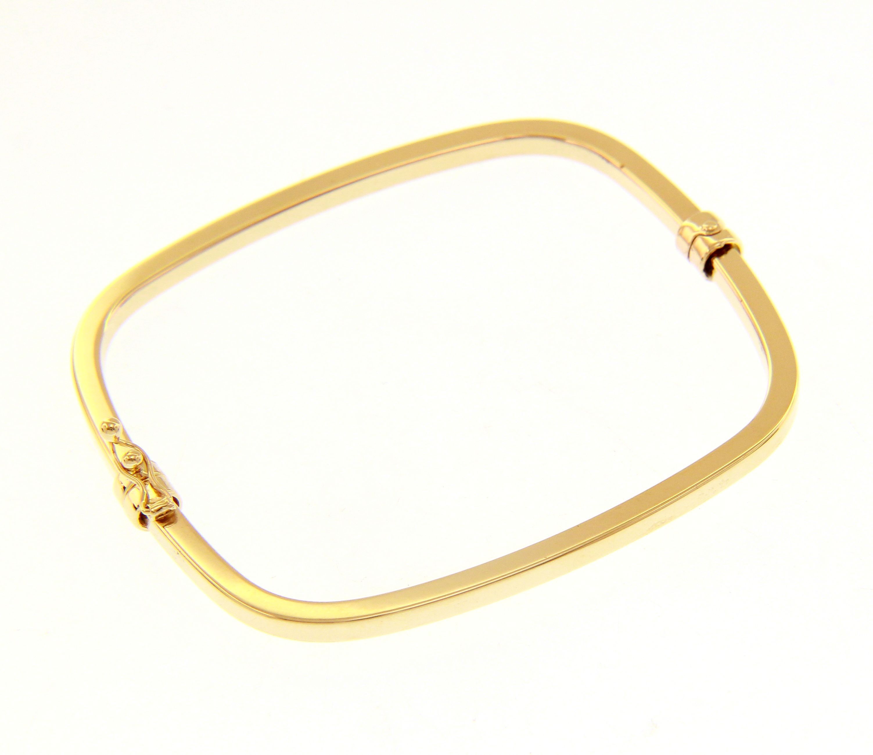 Golden parallelogram bracelet with clasp k14  (code S219993)